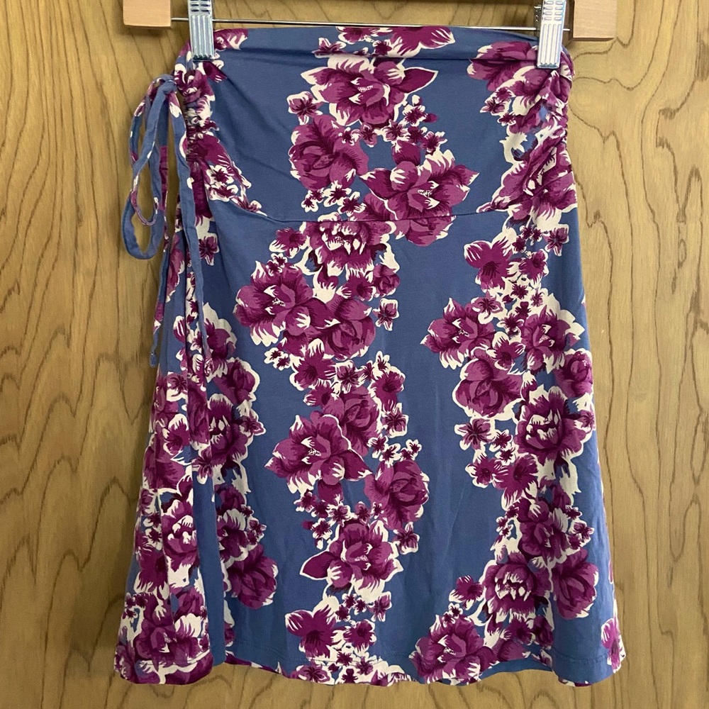 Patagonia shirt Kamala dark gray and purple fold over skirt